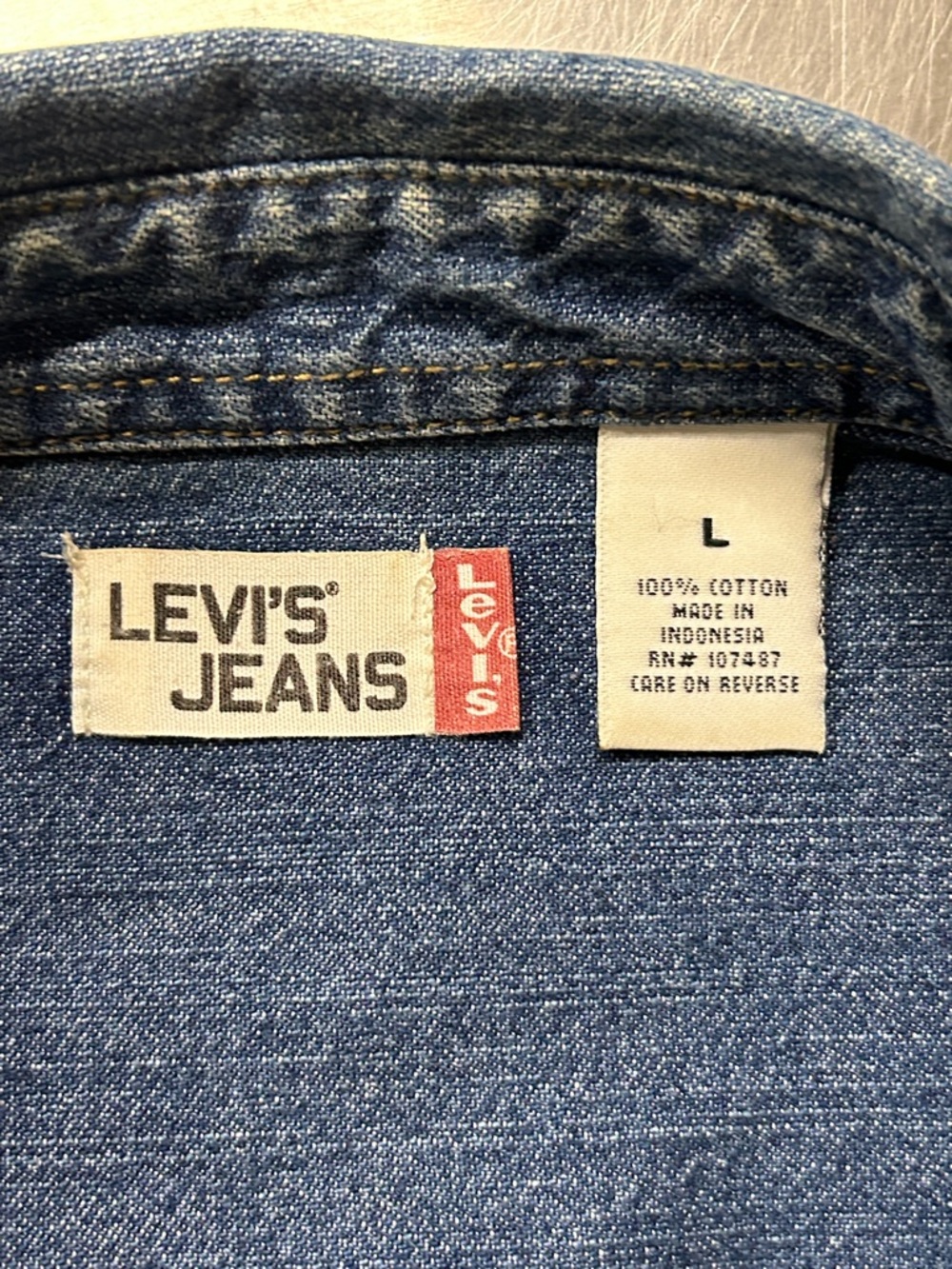 Levi's Denim long sleeve shirt.  L - Picture 7 of 7